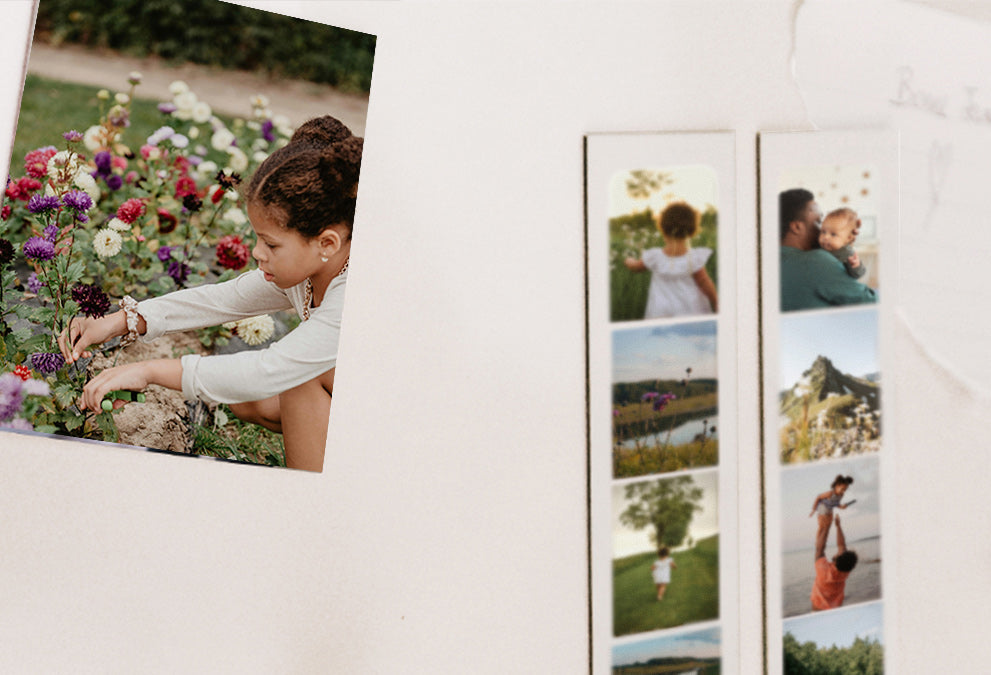 Magnets photo personnalisés aimantés sur un frigo, illustrant des moments en famille et une enfant dans un jardin fleuri.